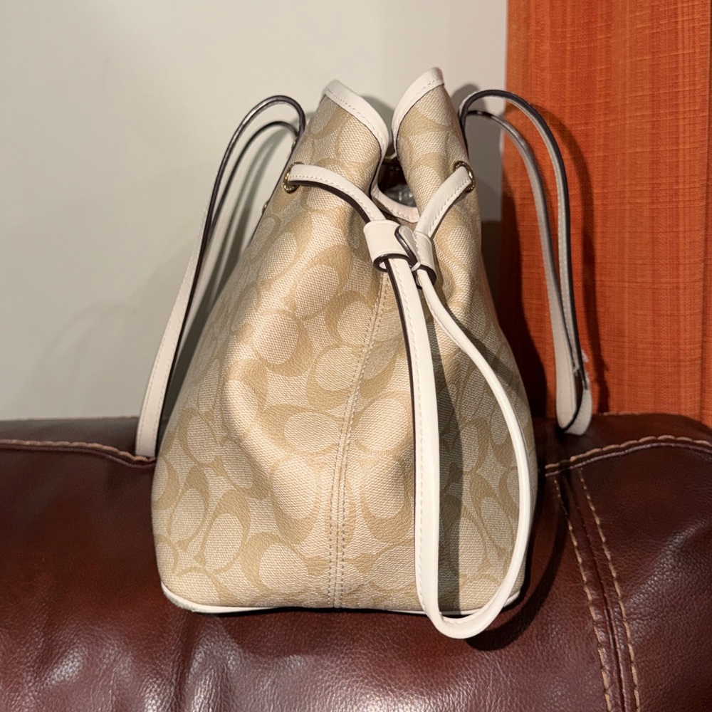 🔥🔥🔥Coach Signature Drawstring Carryall Shoulder Bag - Picture 5 of 16